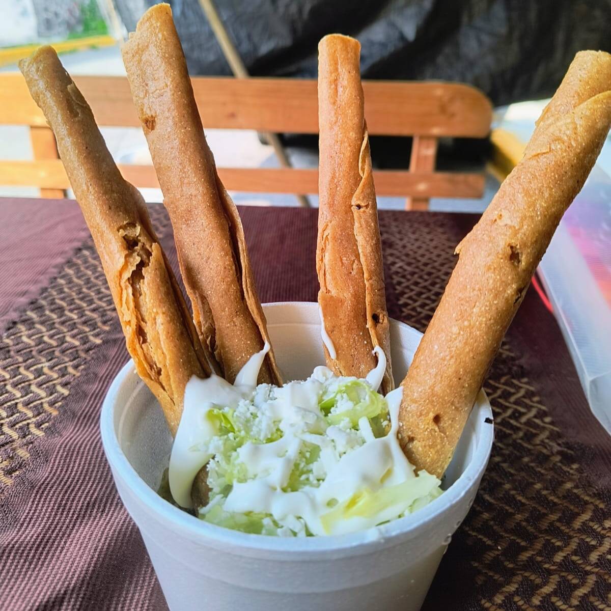 FLAUTAS CON SALSA ROJA (4 PIEZAS)