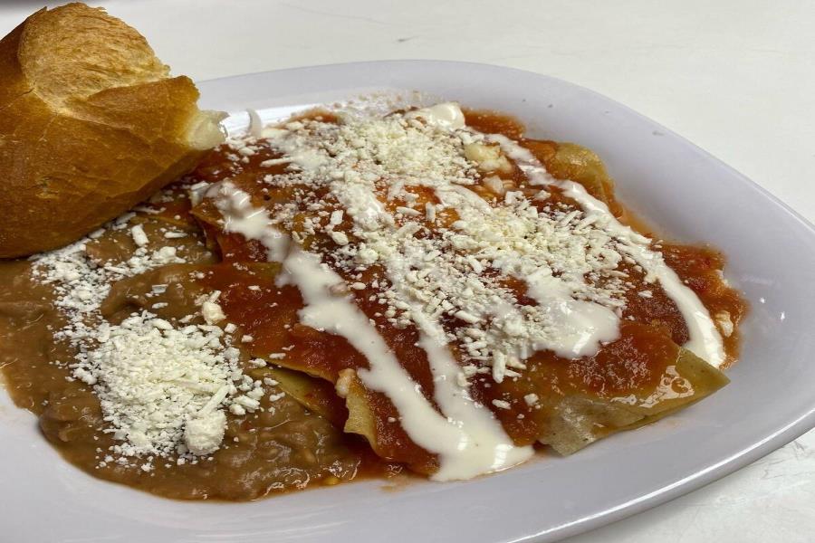 Chilaquiles Rojos Sencillo