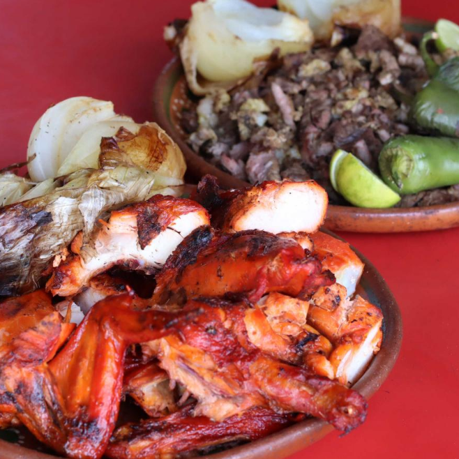 1/2 Pollo + 2 Quesadillas con Carne