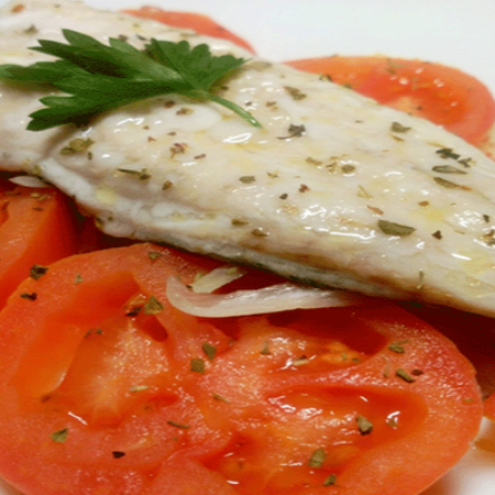 Pescado Al Vapor con Yuca y Arroz