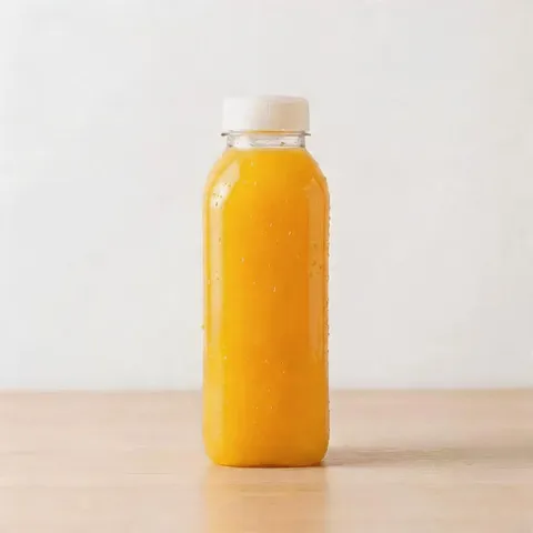 Experimente os nossos deliciosos sucos naturais na garrafinha de 300 ml! Cada gole é uma explosão de sabor fresco e nutritivo. Escolha entre laranja recém-espremida, abacaxi tropical, refrescante limão ou o exótico maracujá. Leve a praticidade e o prazer dos nossos sucos para onde quiser. Refresque-se com um sabor irresistível a qualquer momento.