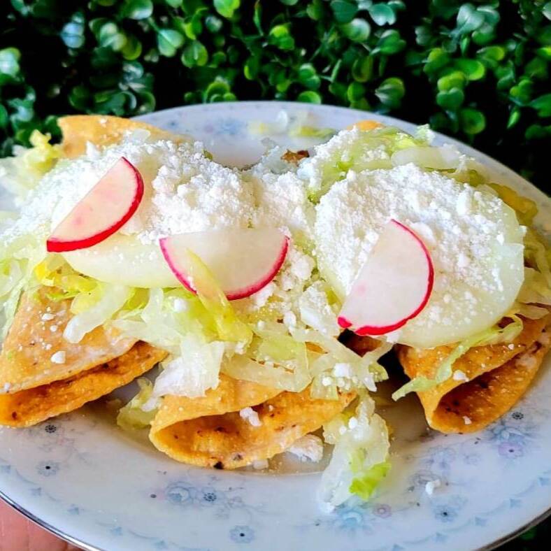 Tacos dorados de carne con papa