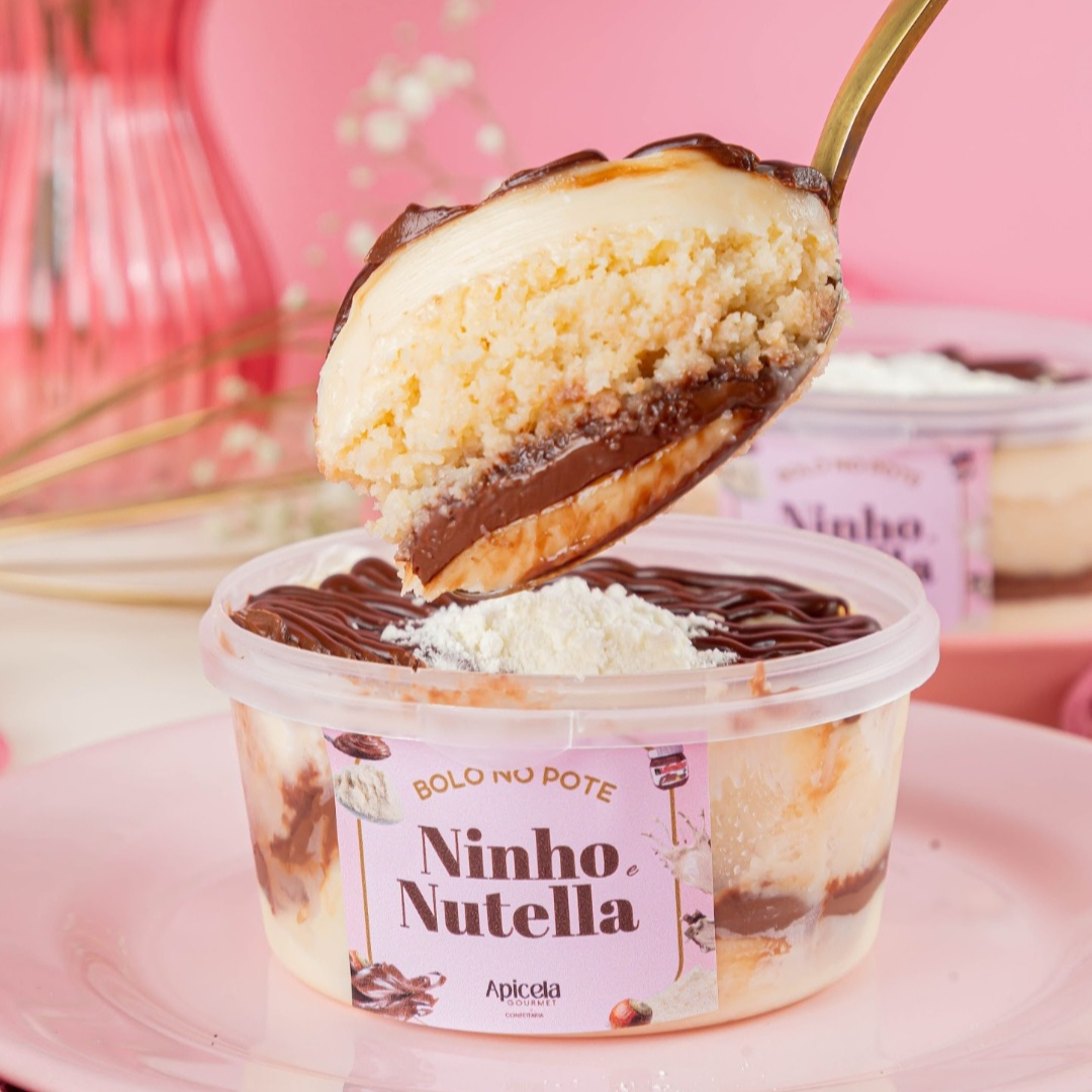 Massa branca super molhadinha, com recheio suave de Leite Ninho, e Nutella pura Original. E sim, com Nutella no capricho! Pote - 250 ml