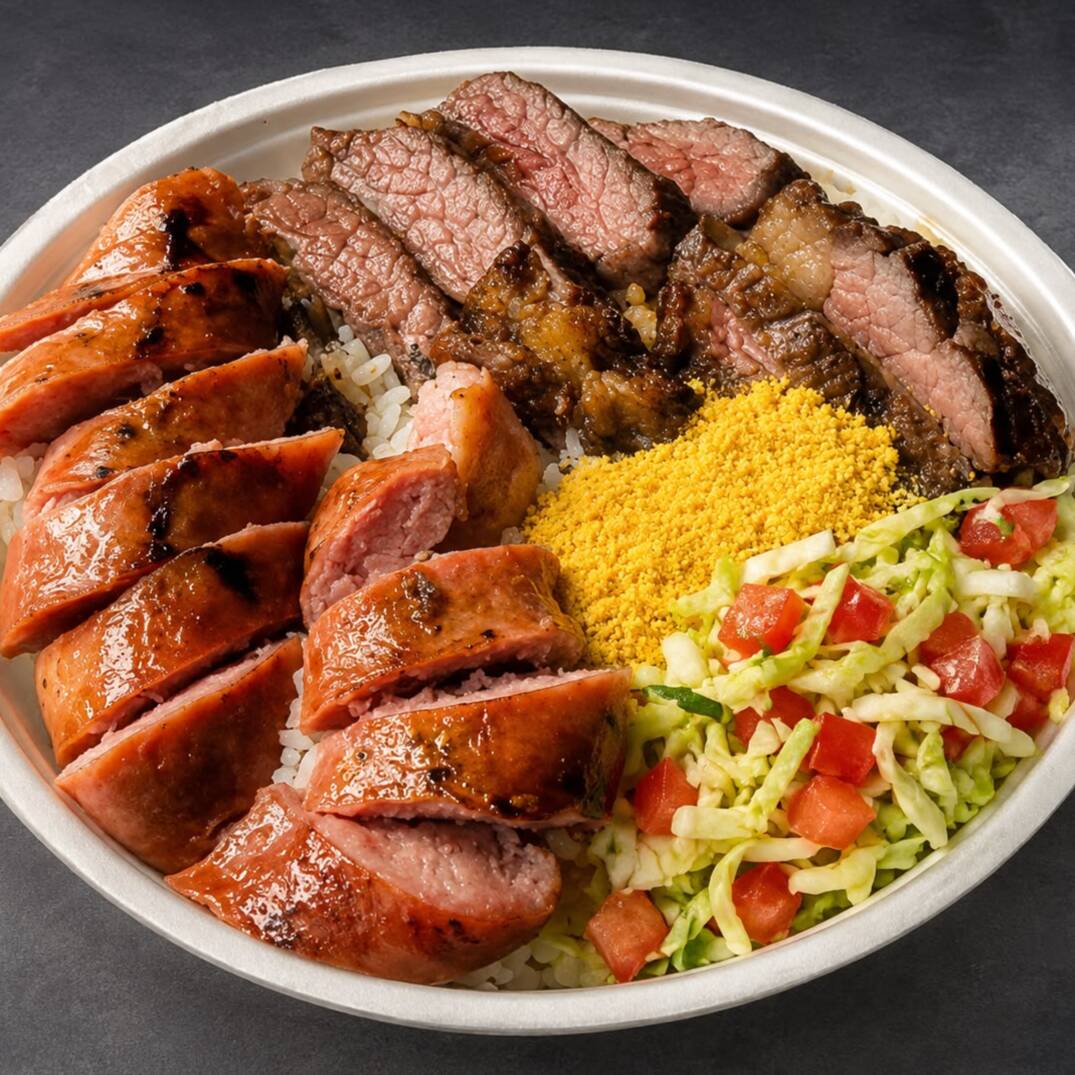 Arroz, Feijão fresquinho, Churrasco Contra Filé & Linguiça assados na Brasa, Farofa e vinagrete.
+ Refri de Brinde.