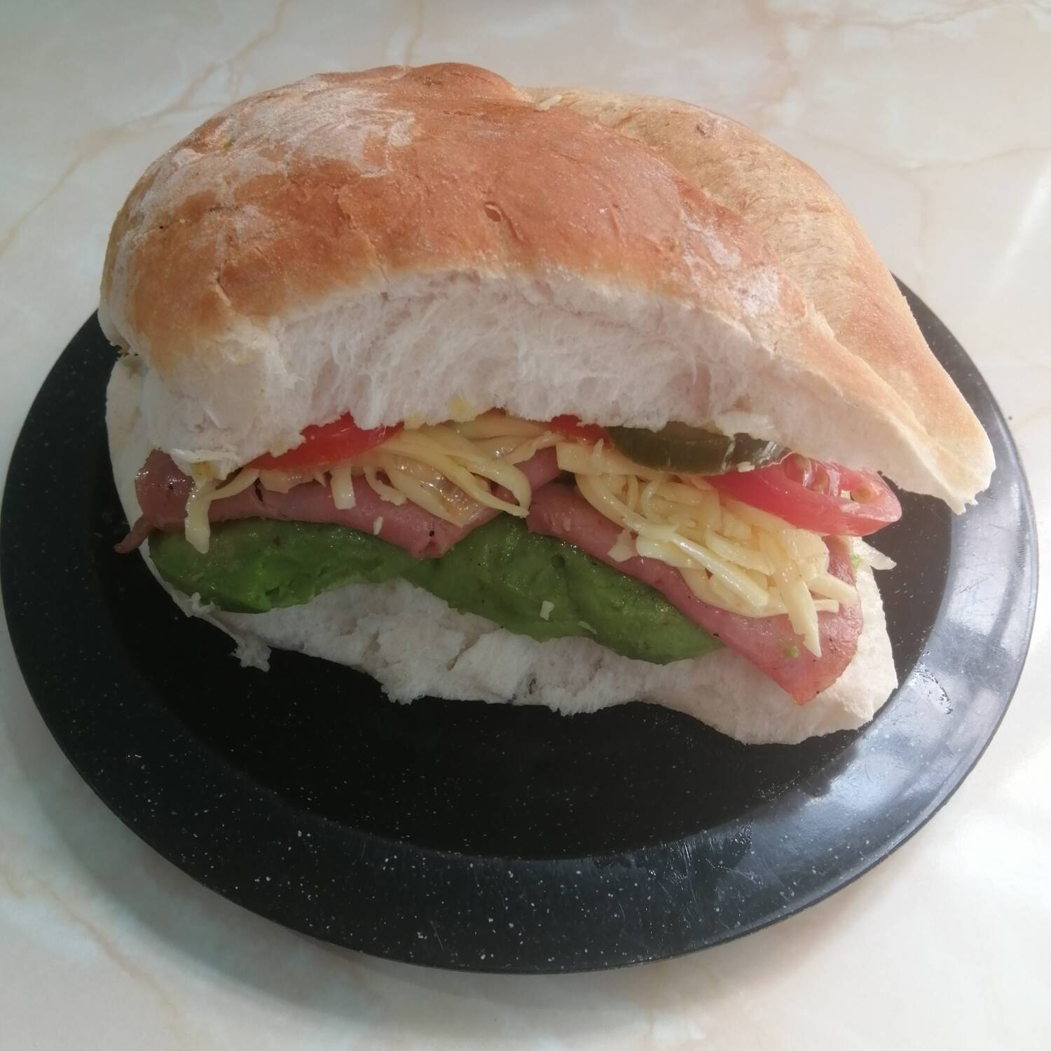 Lonche de Aguacate, Jamón y Queso