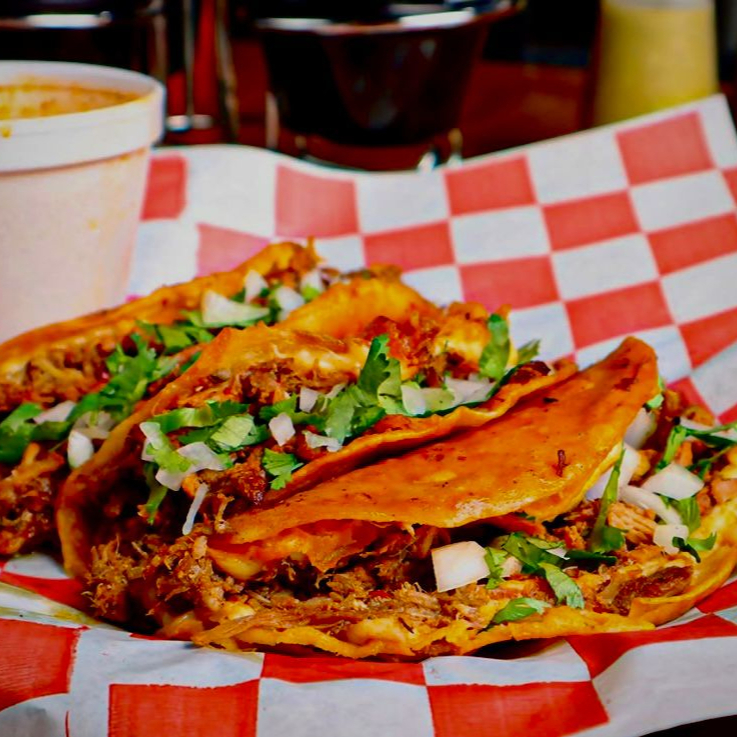 Orden de Quesabirrias Maíz (3) con Consomé