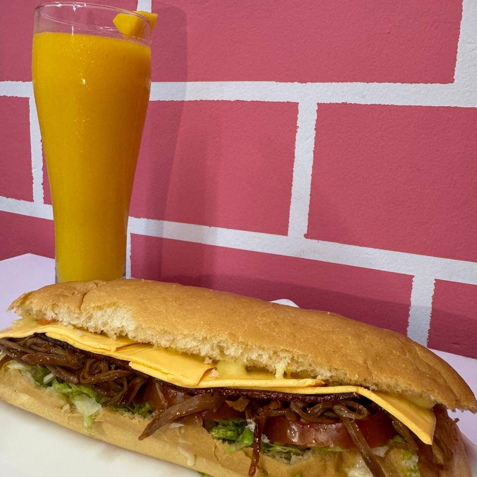 combo sandwich + jugo de mango