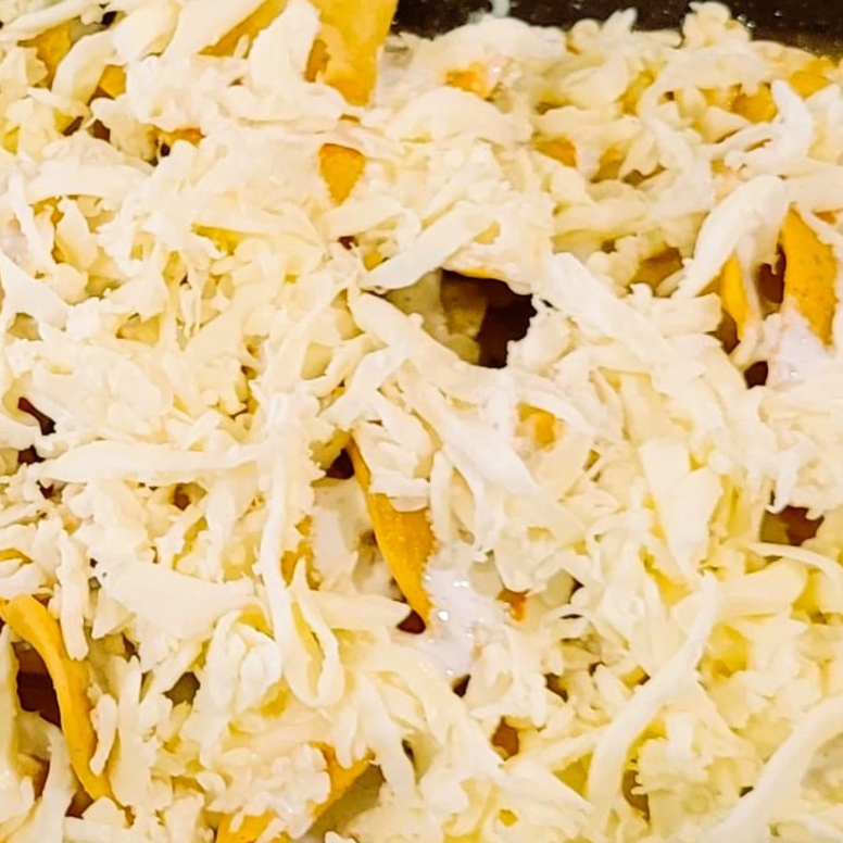 Chilaquiles con Queso