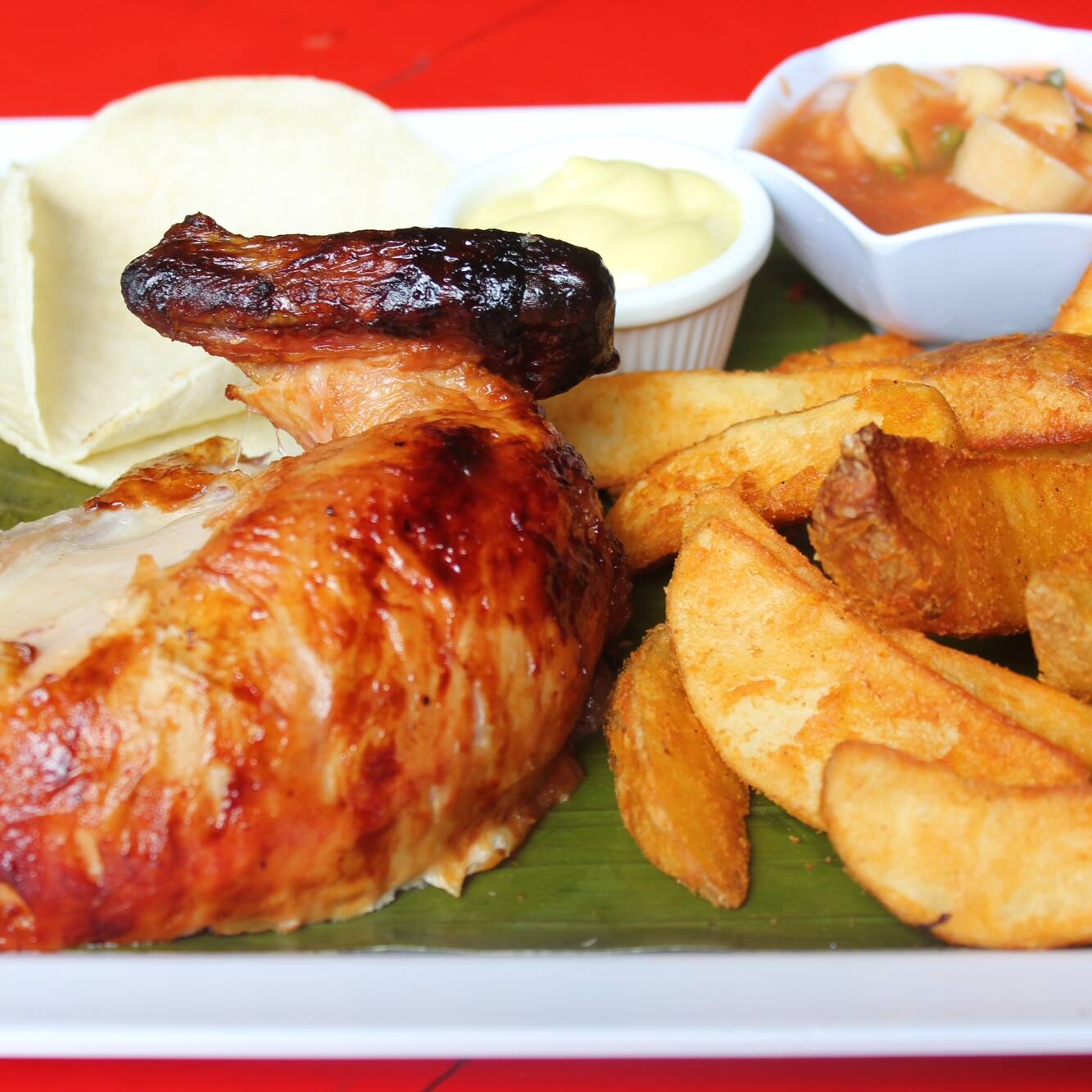 Combo de Pollo Asado con Papas Bravas + Bebida