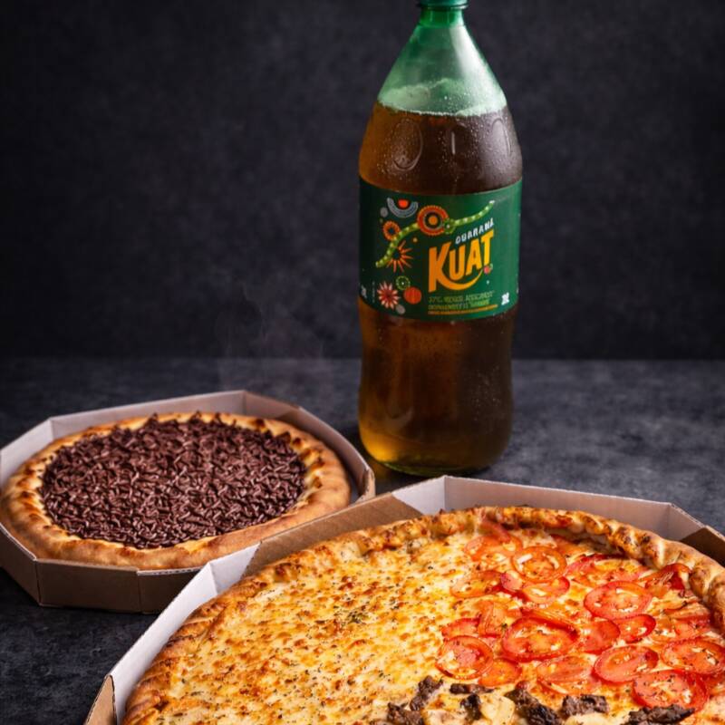 🍕 Jantar Show, perfeito pra reunir todo mundo na mesa! Leve 1 Pizza Grande + 1 Pizza Broto e ainda leve um Refrigerante 2L Grátis, pra completar a refeição. 👨👩👧👦 Ideal pra compartilhar 🥤 Refri 2L por nossa conta 🔥 Mais pizza e mais economia no mesmo pedido!