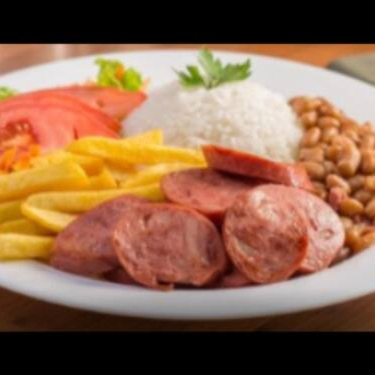 Linguiça Calabresa, e Batata Frita, Arroz, Feijão, Salada e Farofa
