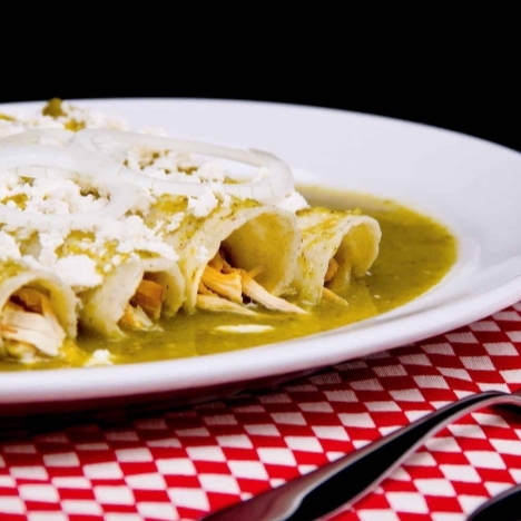 Enchiladas rellenas de guisado