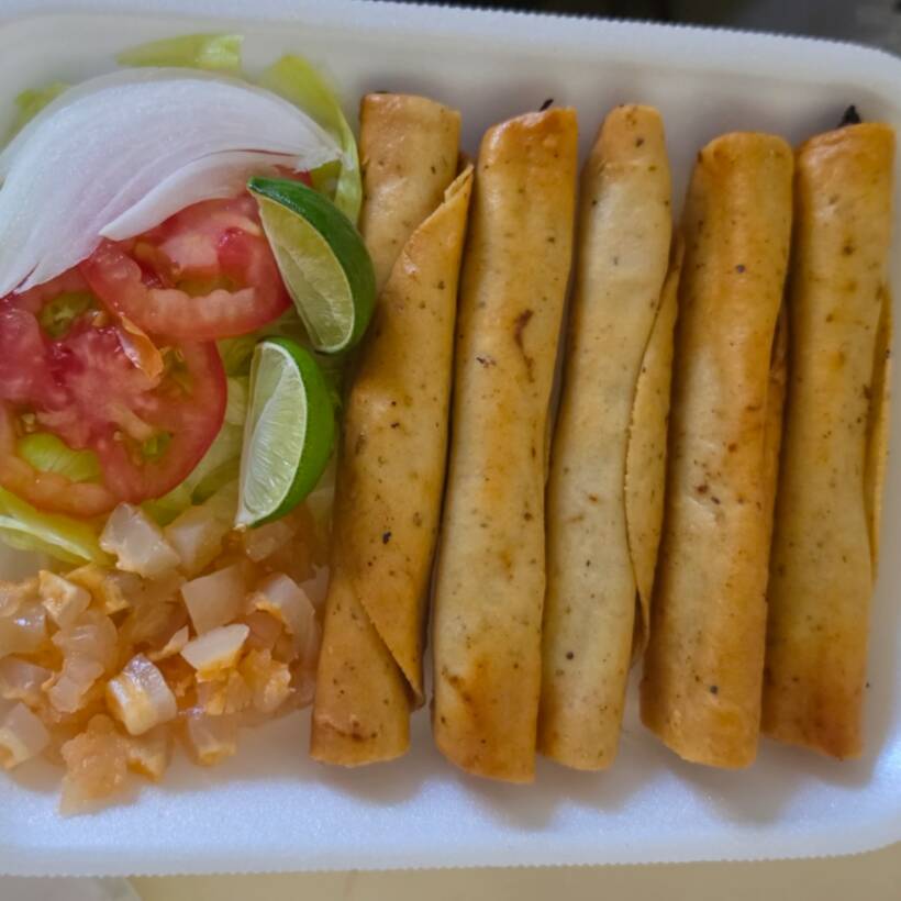 FLAUTAS DE POLLO