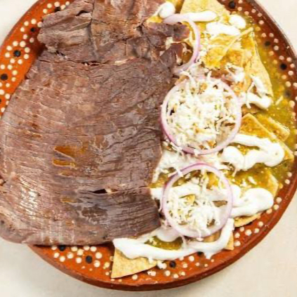 Chilaquiles Rojos con Cecina