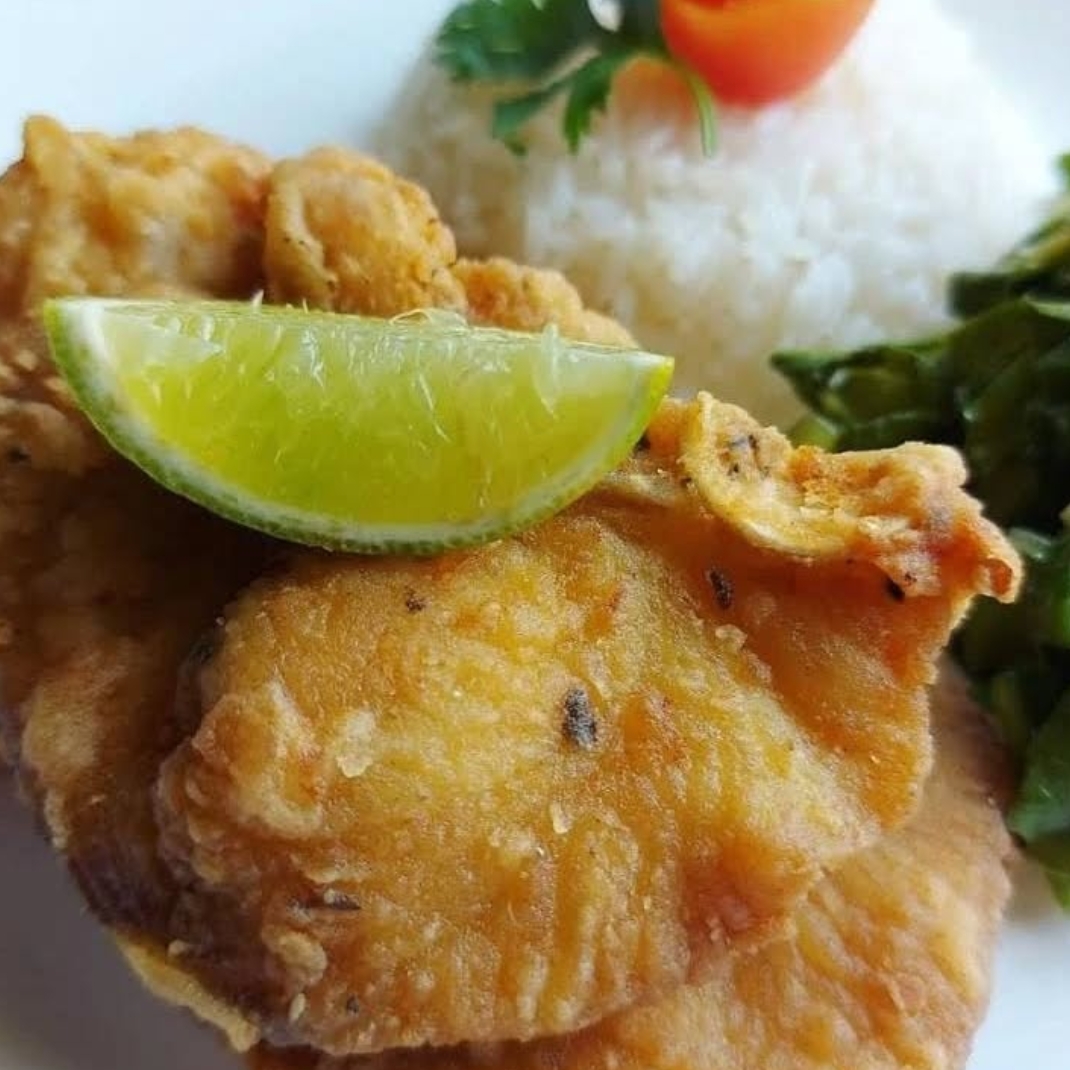 Acompanha: Arroz Branco, Feijão Carioca, Macarrão ou legumes do dia, Purê de batata e salada!