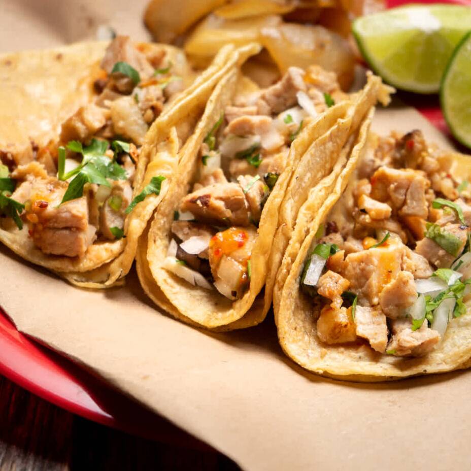 TACO BLANDITO CON CARNITAS