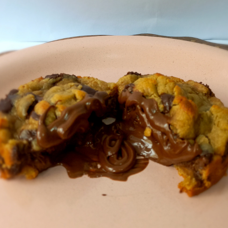 cookie macio e crocante, muito creme de avela