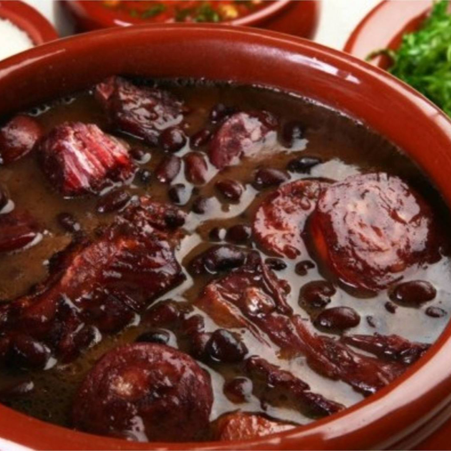 MARMITA 'M' CONTENDO, ARROZ, COUVE, BANANA FRITA, FAROFA, FRANGO GRELHADO FEIJOADA OU FEIJÃO