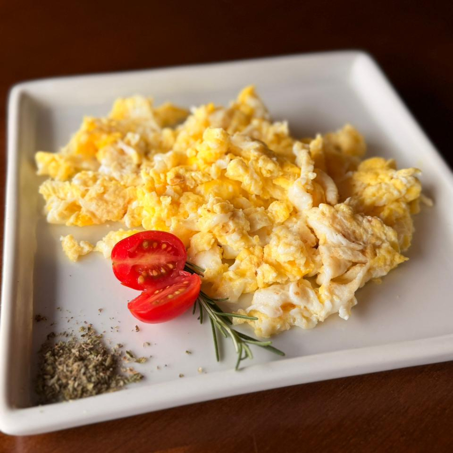 Três ovos batidinhos e feitos na hora. Proteína pura, cremosa e direta ao ponto!
