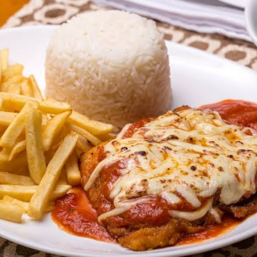 Arroz branco, Batata Frita, Queijo, Filé de Frango Parmegiana.