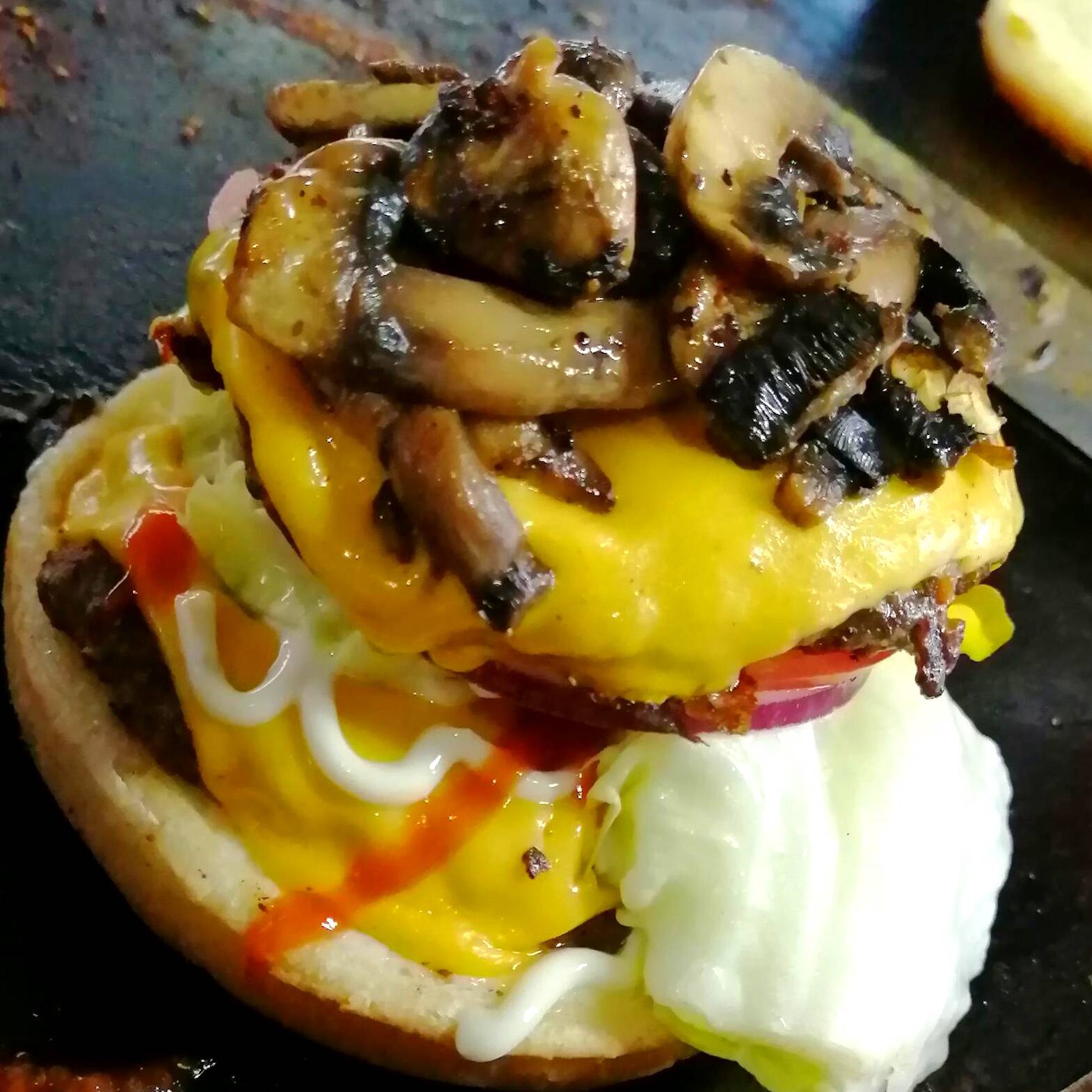 Champi Burger con papas