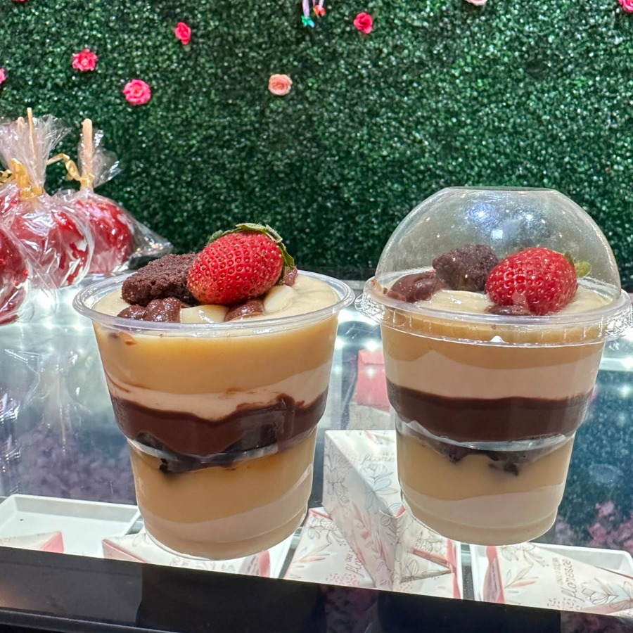 Recheio de brigadeiro de Ninho, creme de nutela intercalados com brownie. Em média 290gr