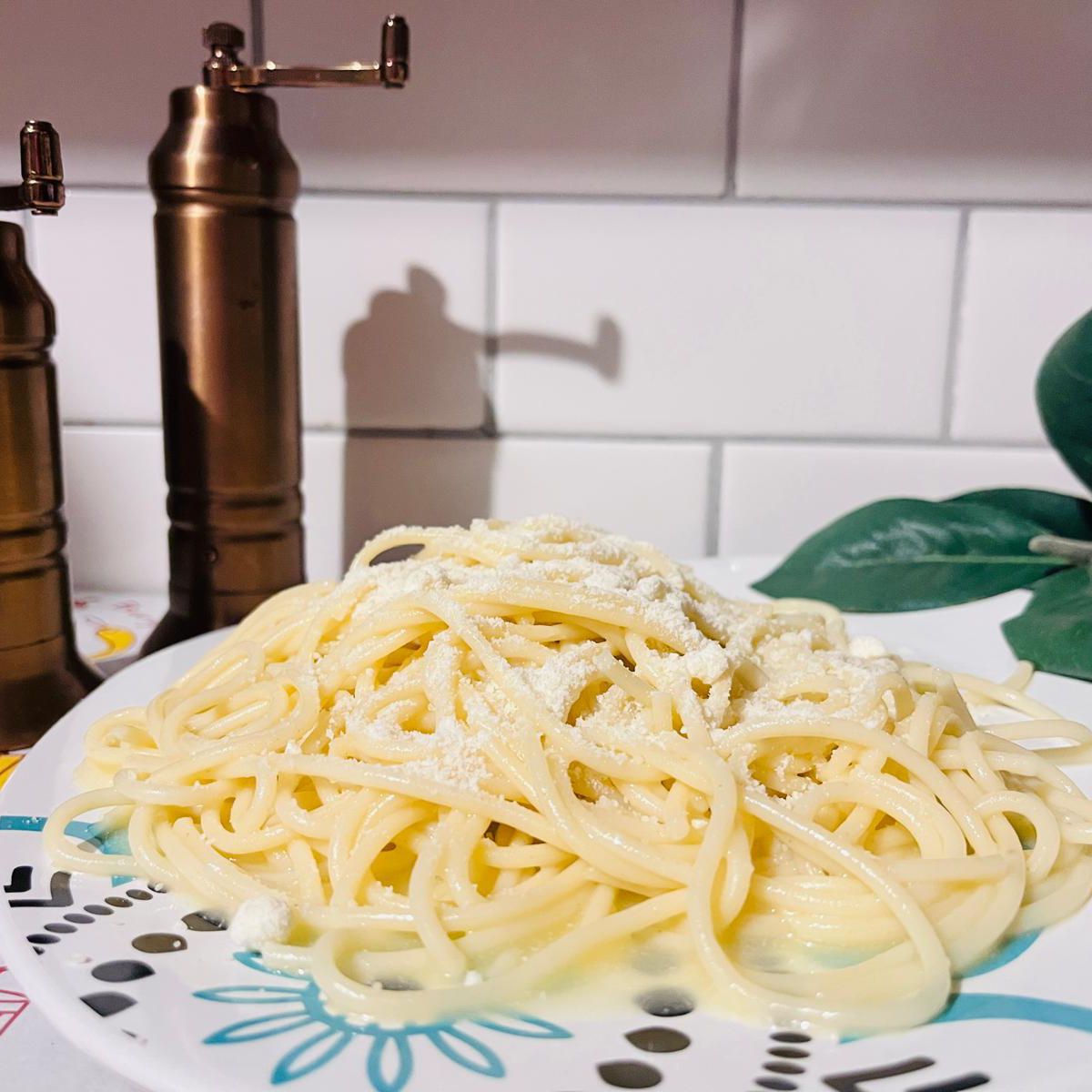 PASTA ESPAGUETI CON MANTEQUILLA