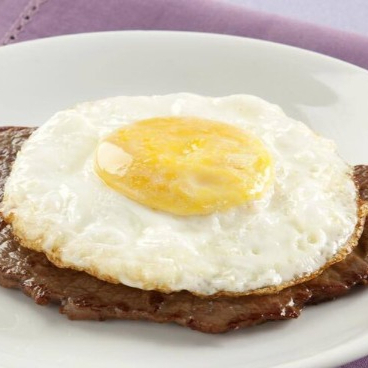 Marmita Bife a Cavalo! Clássico da culinária brasileira! Bife macio e suculento com ovo por cima, grelhado no ponto certo. Acompanha arroz soltinho, feijão fresquinho e 2 complementos à sua escolha. Uma refeição completa, com sabor caseiro e aquele tempero que faz toda a diferença!
