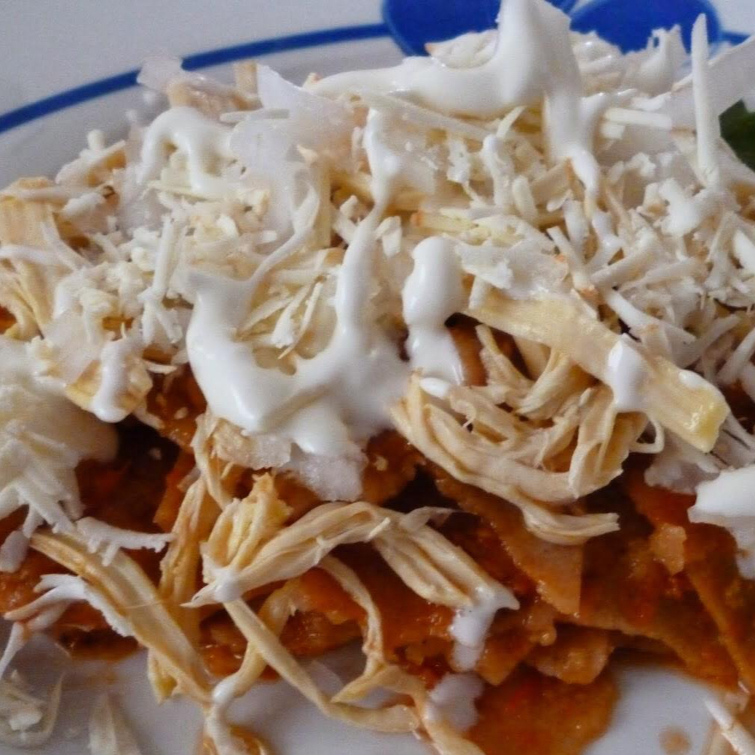 Chilaquiles Rojos Con Pollo