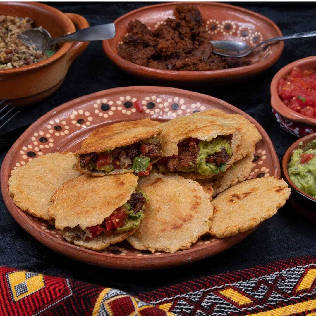 Combo 2 Gorditas + Agua del Dia