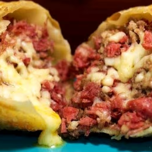 Calabresa, mussarela,presunto, ovo e azeitona.