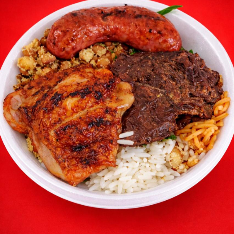 01 carne de boi, 01 sobre coxa de frango e 01 Toscana
Arroz, tropeiro e vinagrete