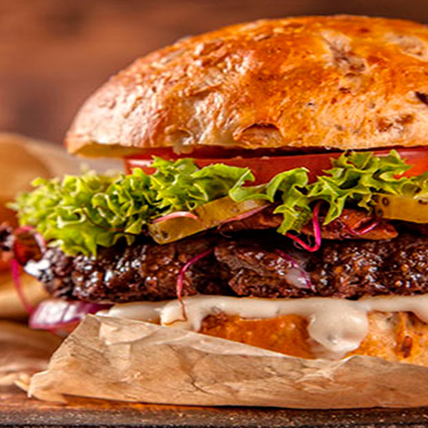 Hamburguesa Oiga, Mire, Vea!!! con Papas