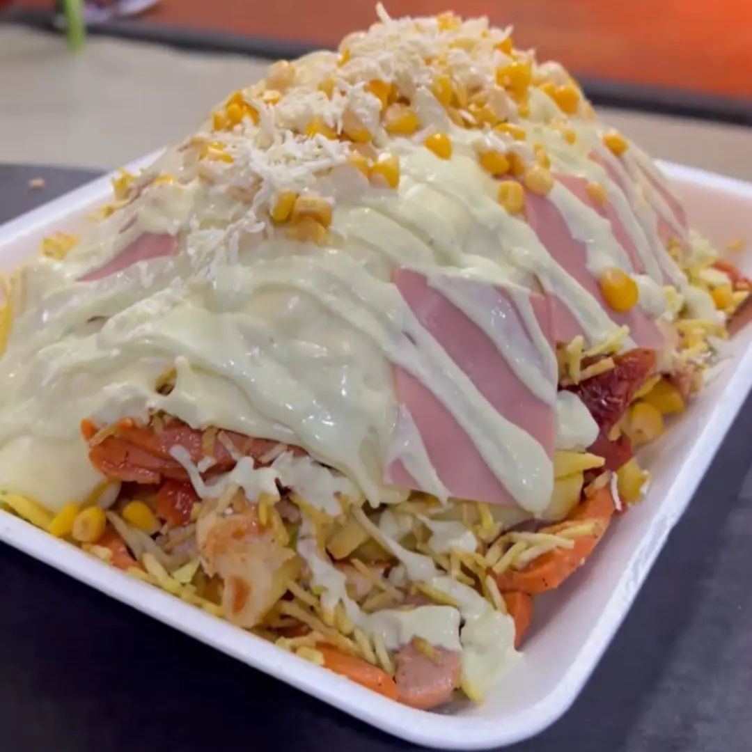 Salchipapa Mega 5 Carnes ( 3 P) + Perro Gemelo