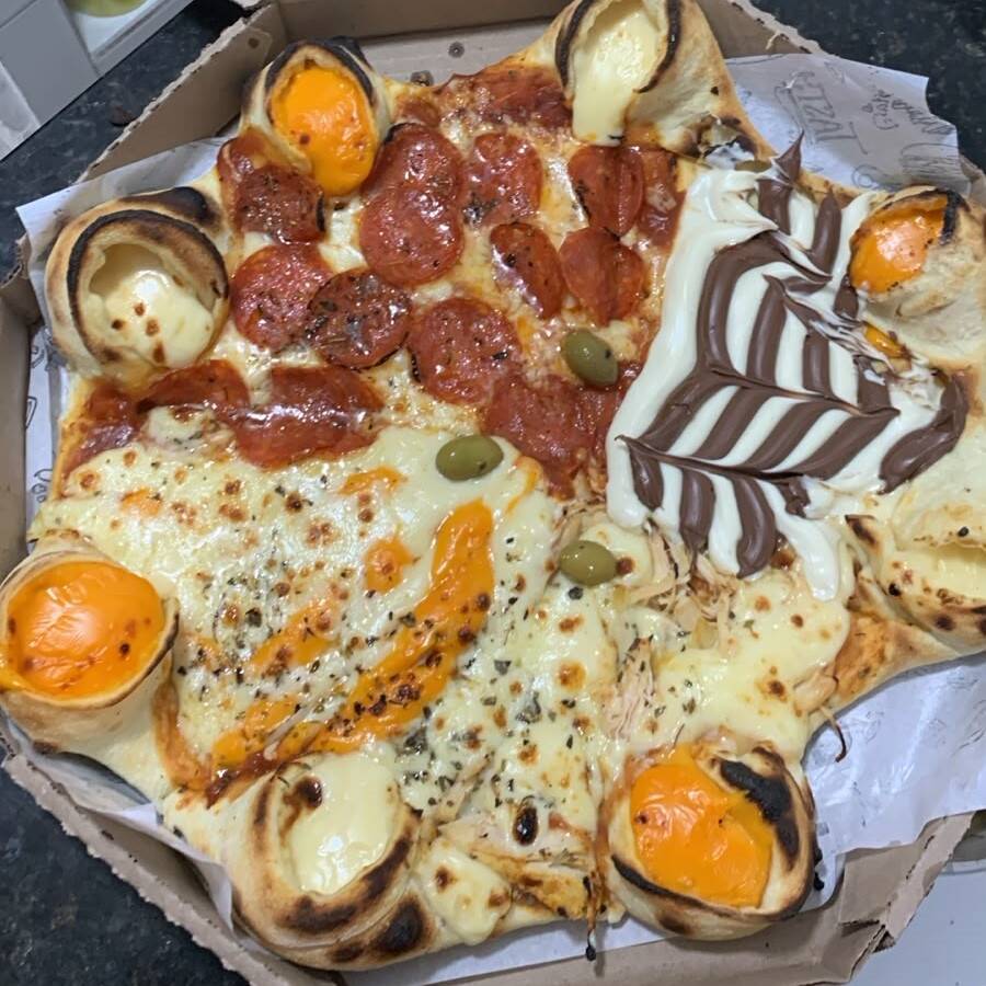 Sabores: Pepperoni, quatro queijo, bem casado e frango c/ catupiry.