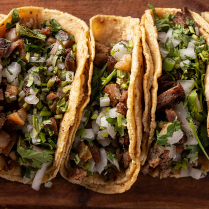 Media Orden de 6 tacos de bistec jugosos y suaves.