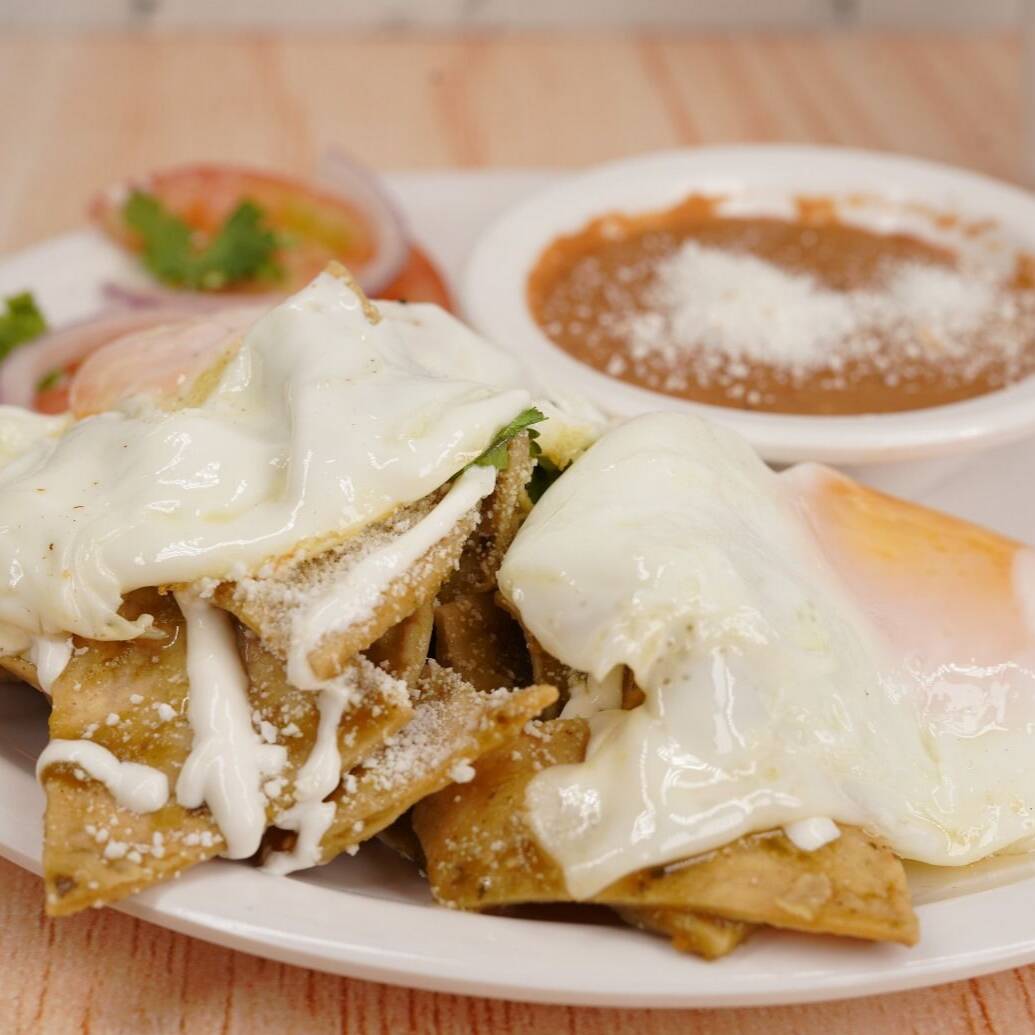 Chilaquiles con 2 Huevos al Gusto