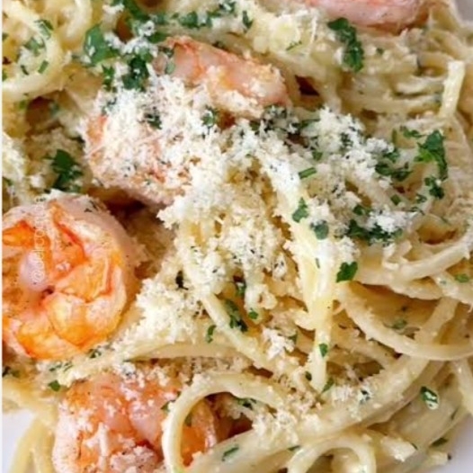 SPAGHETTI DE CAMARÓN 4 QUESOS