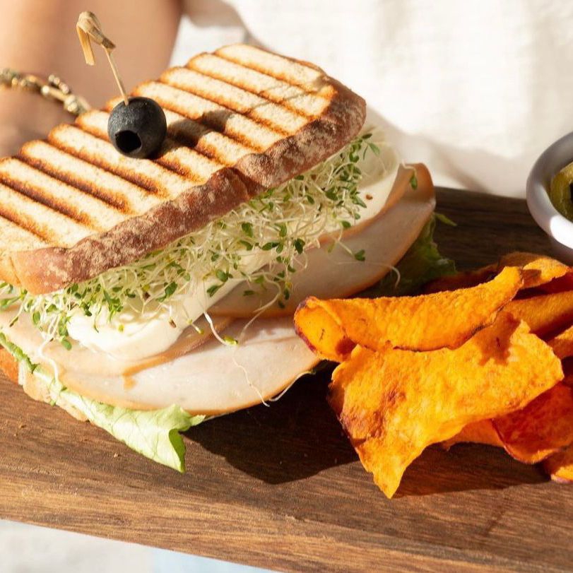 Sandwich Clásico + Jugo Verde