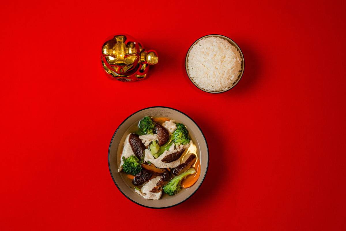 SOPA POLLO CON HONGOS