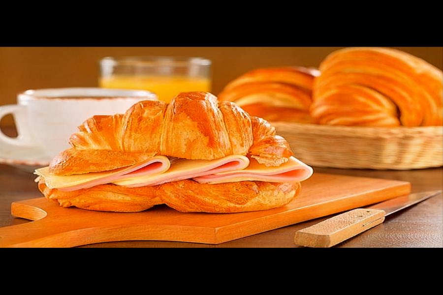 CUERNITO JAMÓN Y QUESO