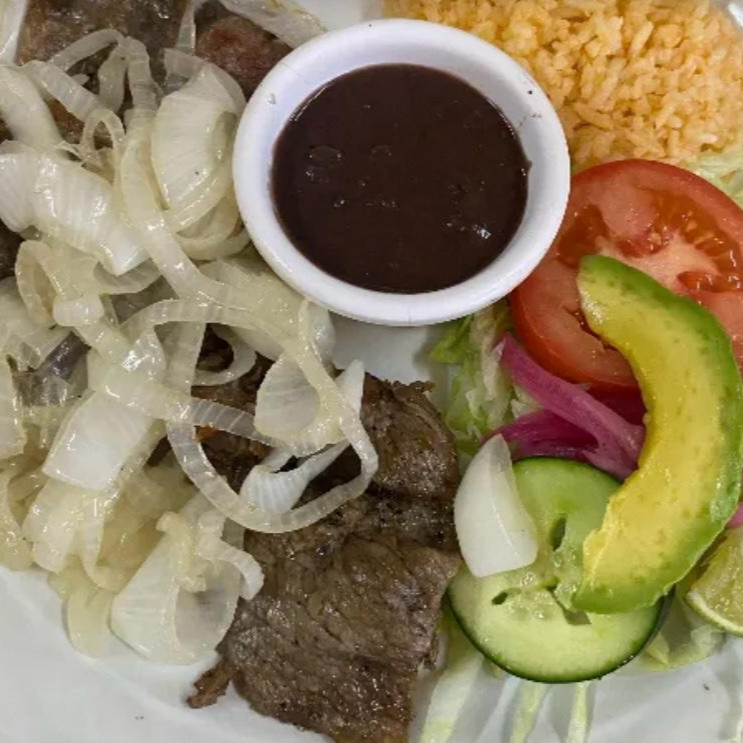 Bisteces Encebollados de Res