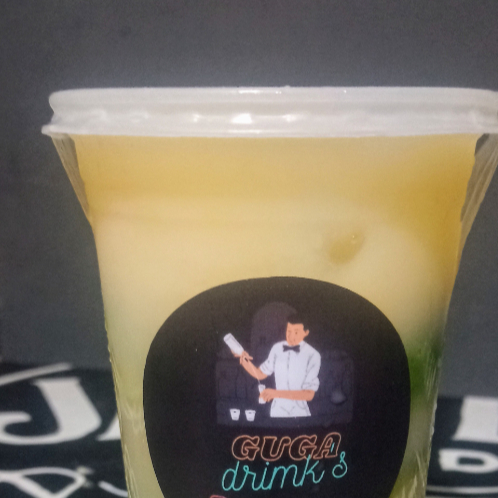 cachaça ou vodka, limões Tati, Yakult, xarope de açucar (artesanal) e gelo.