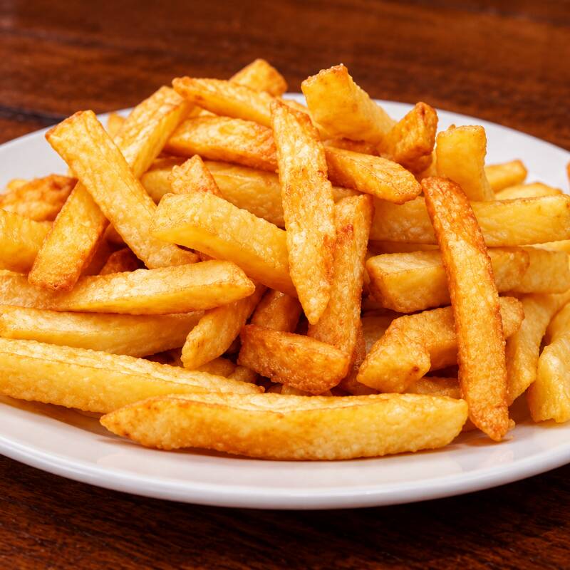 Batata frita dourada e crocante, servida em porção de aproximadamente 500g. Uma opção clássica, bem servida e ideal para compartilhar entre 2 pessoas.