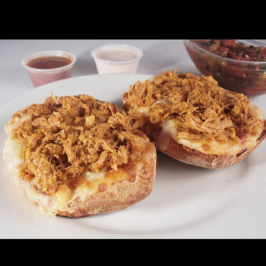 Molletes con Cochinita