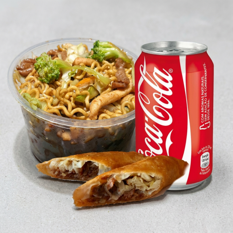 Yakisoba de carne, frango e legumes (pote 750ml) + 1 Rolinho (Primavera ou Queijo) + 1 Refrigerante Lata (Obs: proibido alterações)