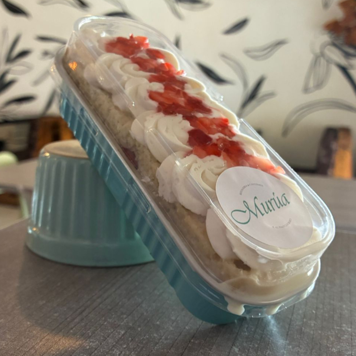 Chunk Cake 3 Leches Fresas con Crema
