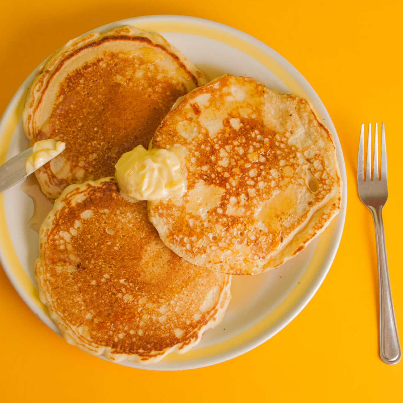 Paquete #4 Hot Cakes, Café, Pan y Fruta