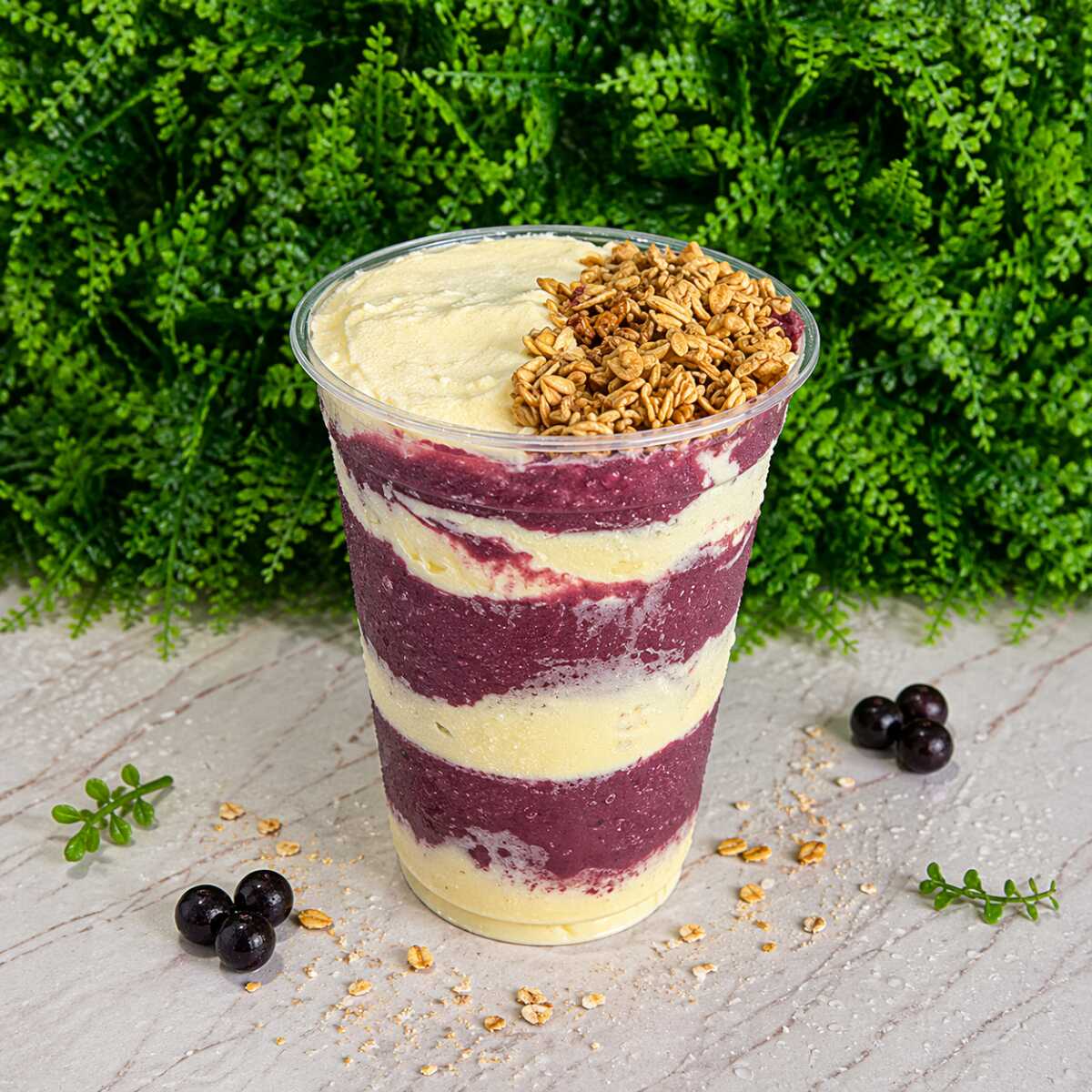 Delicioso Açaí Cremoso E Refrescante Com Leite Condensado, Leite Em Pó Ninho E Granola. Cremosidade E Crocância Na Medida Certa!