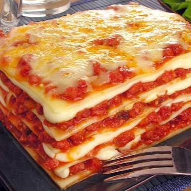 Uma combinação perfeita de Calabresa selecionada,presunto, molho de tomate e queijo, tudo isso envolto em camadas de massa fresca. Ideal para os amantes de qualidade e sabor!